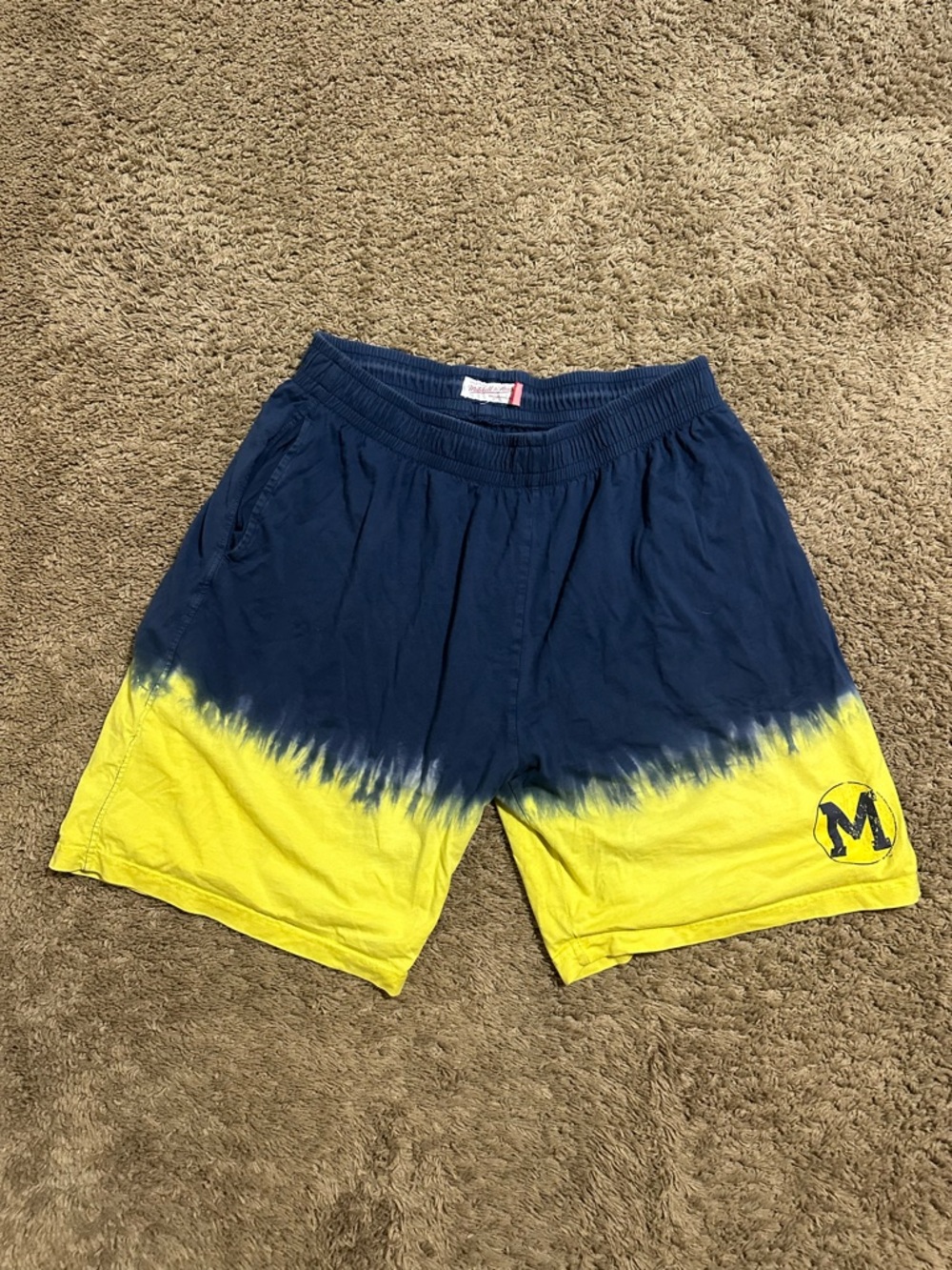 Vintage NCAA Michigan Wolverines “triple grey” shorts 00s size xl